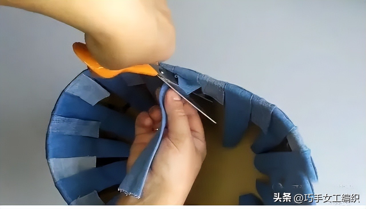 如何用旧牛仔裤做收纳,旧牛仔裤改造收纳袋挂件简单