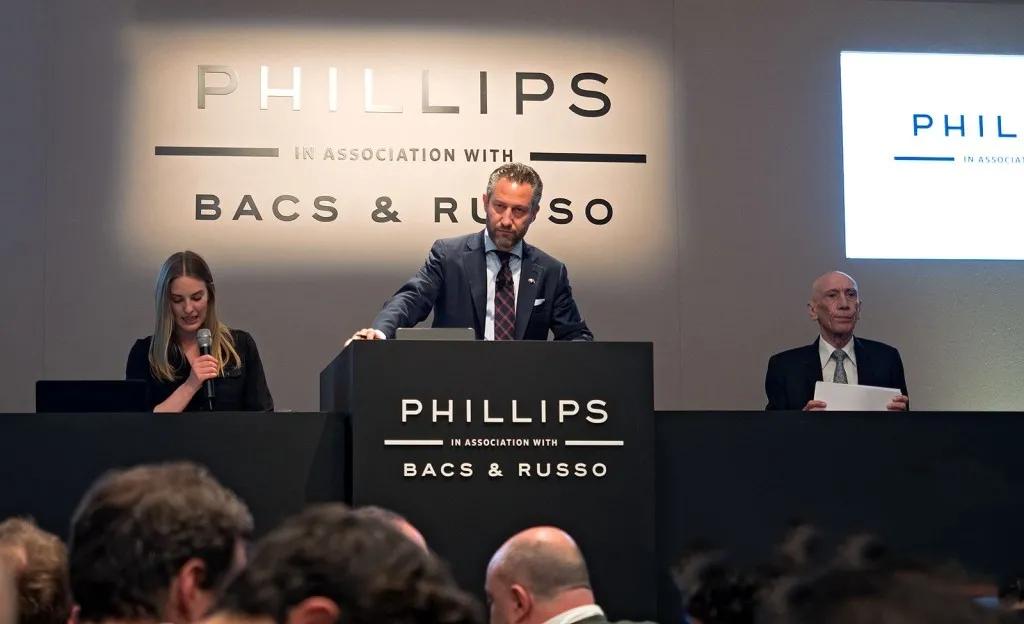 1954年他用2万7在瑞士买下一块金表，结果63年后拍出3518万天价