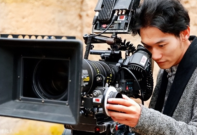 天呐！“强行装穷”的风都刮进央视了，几个亿的苦日子我不懂