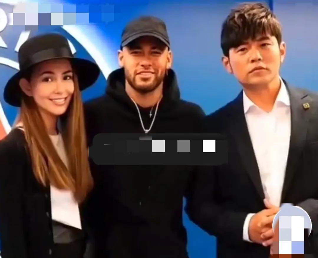 周杰伦足球事件,周杰伦用手玩足球被罚红牌了吗