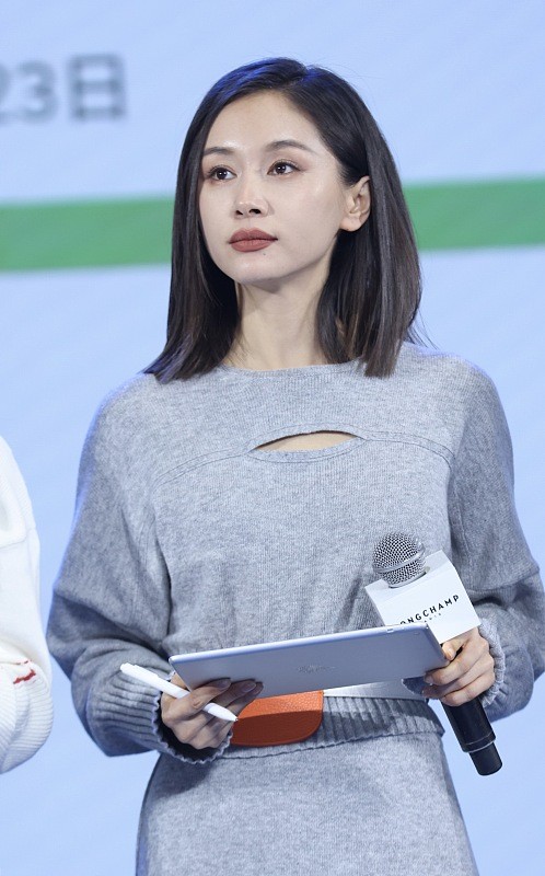 王子文穿搭才叫简约高级,王子文穿衣搭配连衣长裙