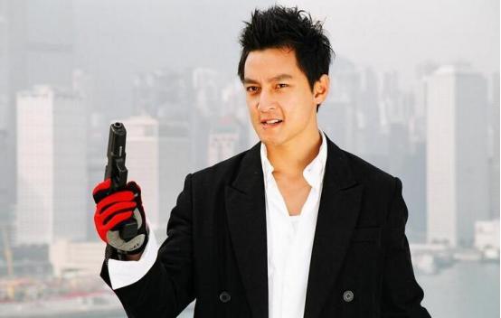 年轻时帅炸天的8位男星，中年后，有人胖快200斤，有人秃成地中海