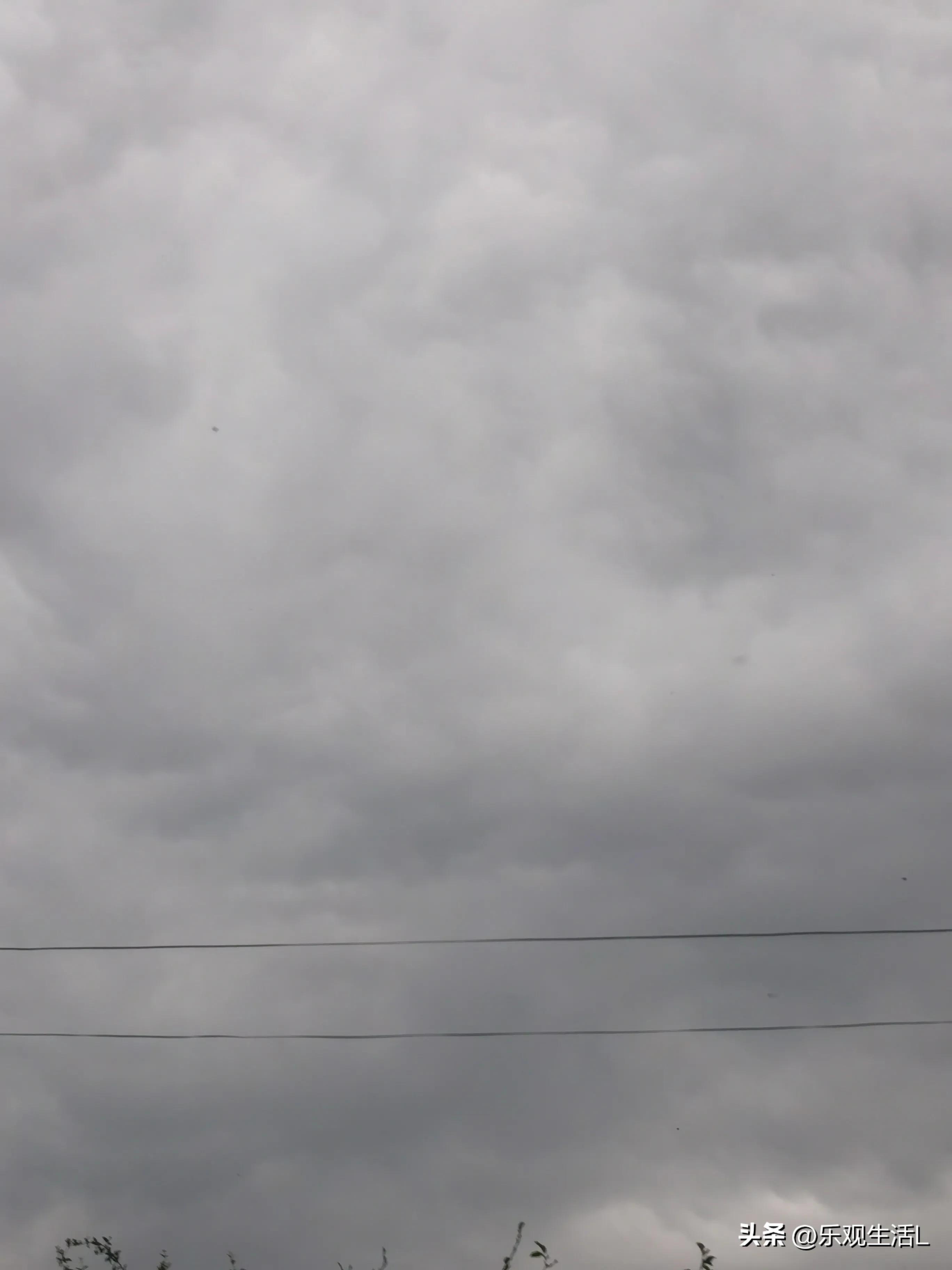 夏日的风和日丽,夏日的天空变幻莫测