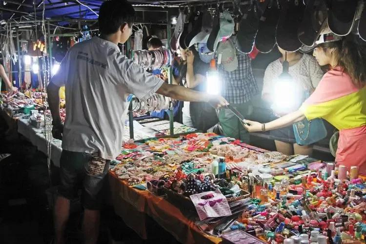 摆地摊要摆什么货最容易赚到钱,摆地摊真可以赚钱吗