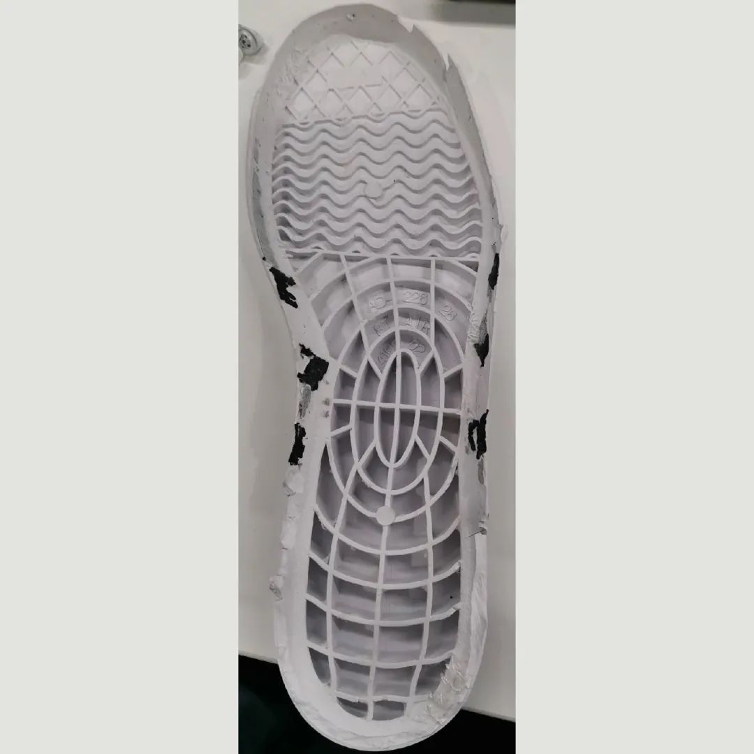 adidas贝壳鞋识货为什么便宜,adidas贝壳头烂大街吗