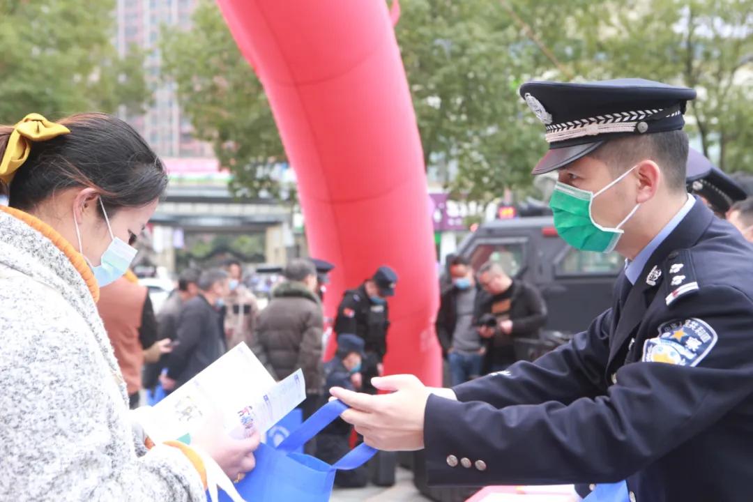 全民反恐怖宣传教育活动工作情况,全民反恐共创平安宣传彩页