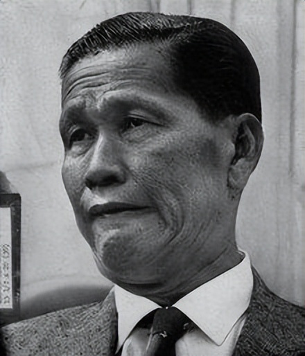 现在还要跪拜泰国王吗,泰国王室跪拜礼