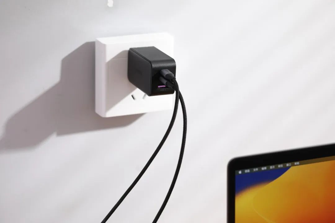 手机充电器一插就打火影响使用吗,手机充电口打火是怎么回事