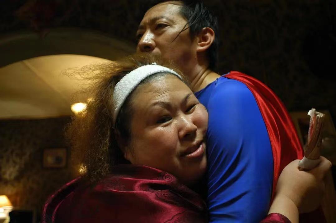 走，带你去泡富婆...