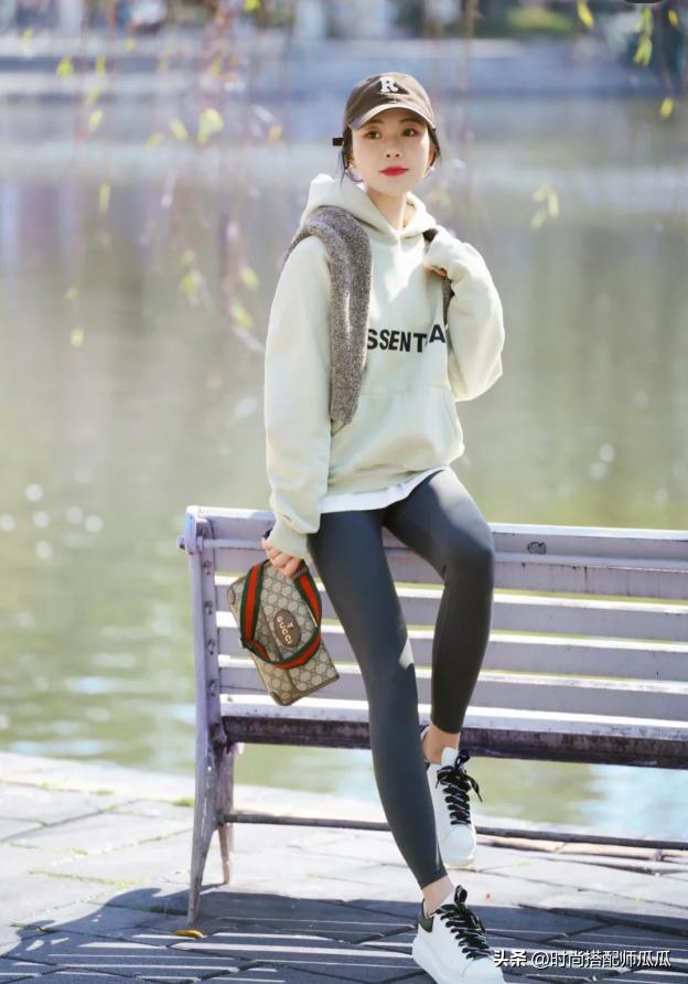 为什么“打*裤底**”这么多讲究？不懂“搭配、配色”，难怪穿得俗气