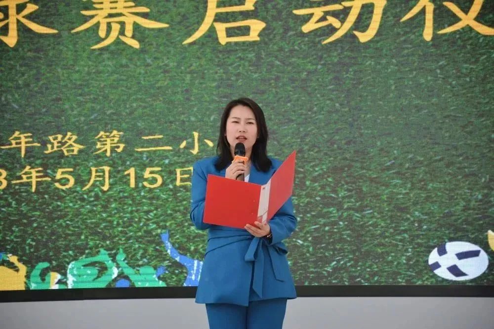 包头市昆区青年路第二小学举行校长杯足球赛启动仪式