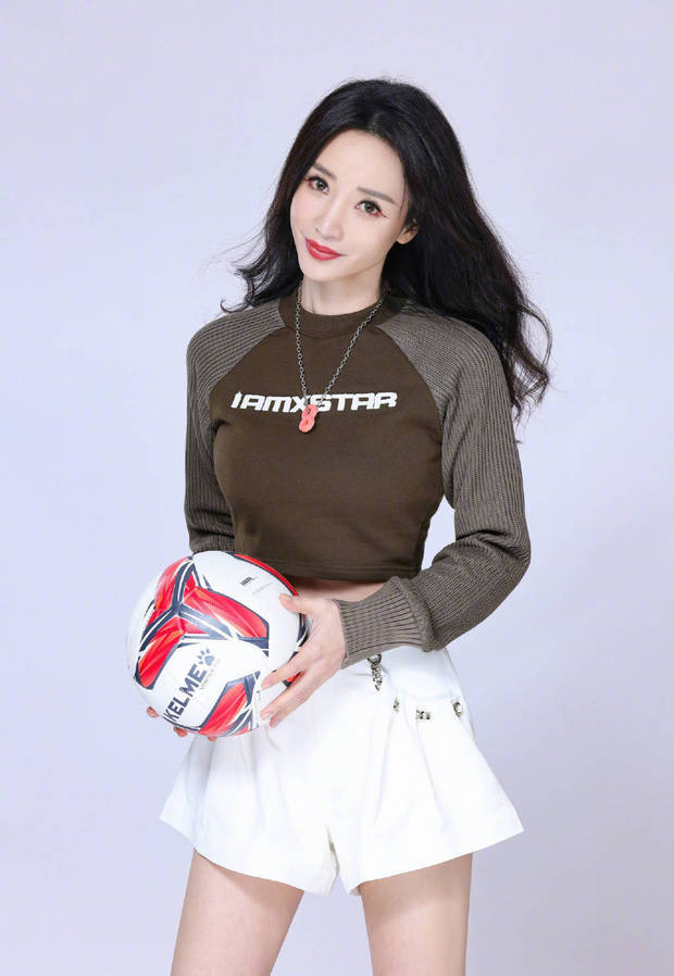 柳岩真是秒变回18岁少女,柳岩变漂亮了