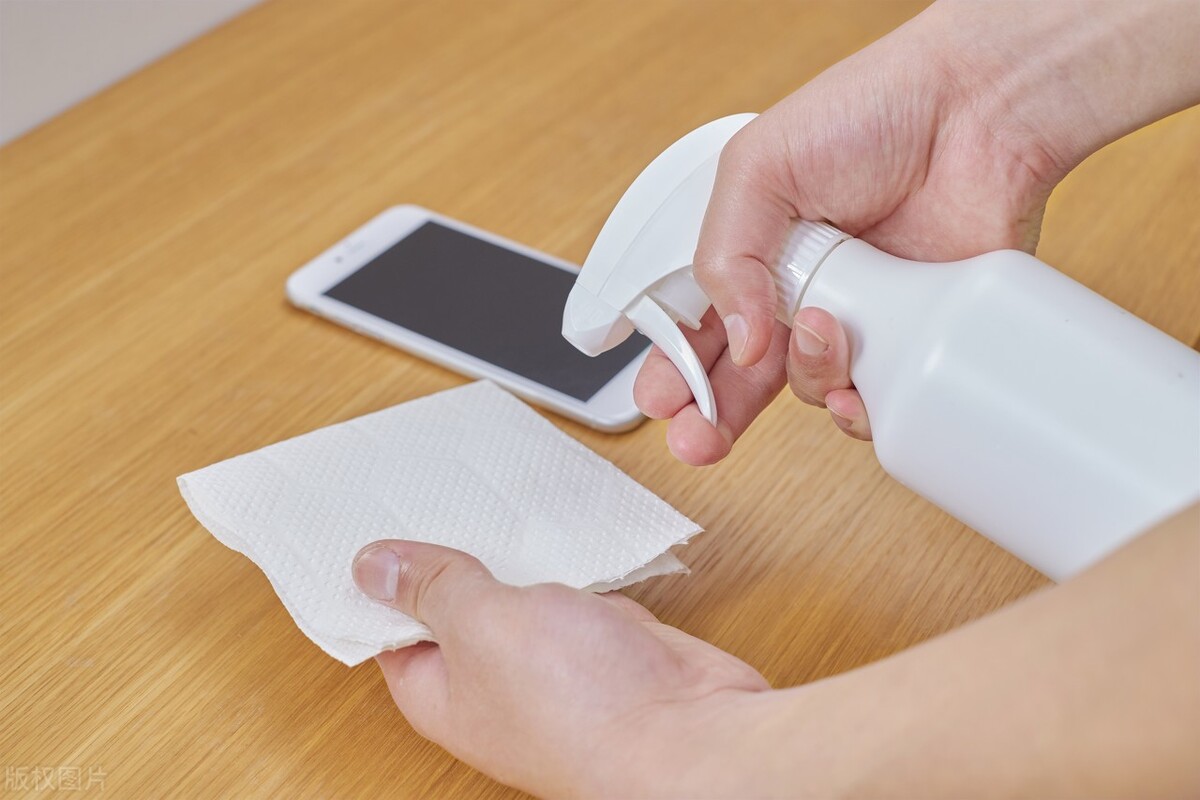 得了新冠能传染给家里的宠物狗吗,猫得新冠病毒会传染给人吗