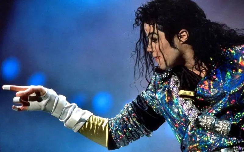 为什么叫迈克尔杰克逊流行乐之王,迈克尔杰克逊对美国歌坛影响多大