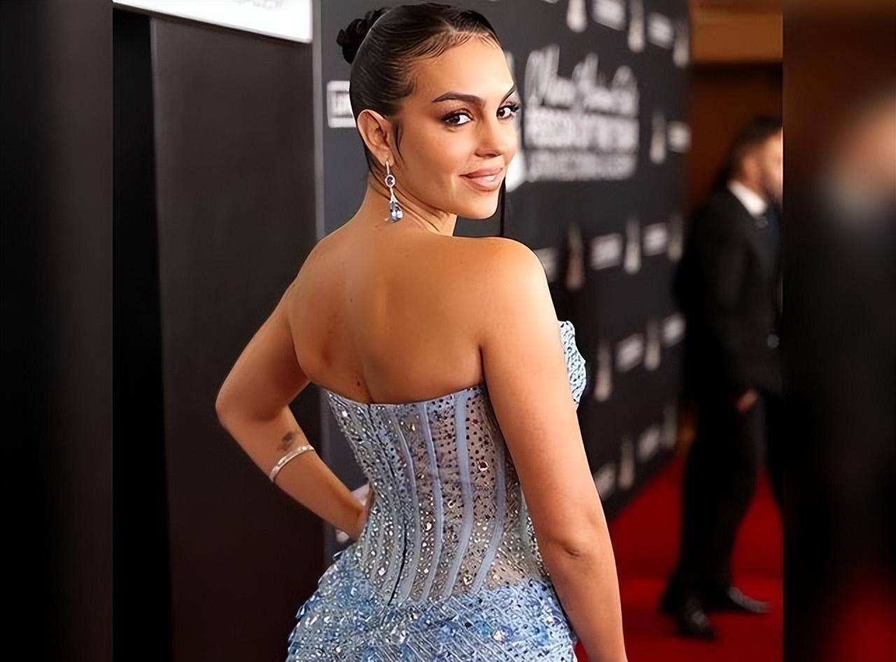 从贫民窟走出女孩到民国亿万富婆,从贫民窟女孩到百亿大亨第十六集