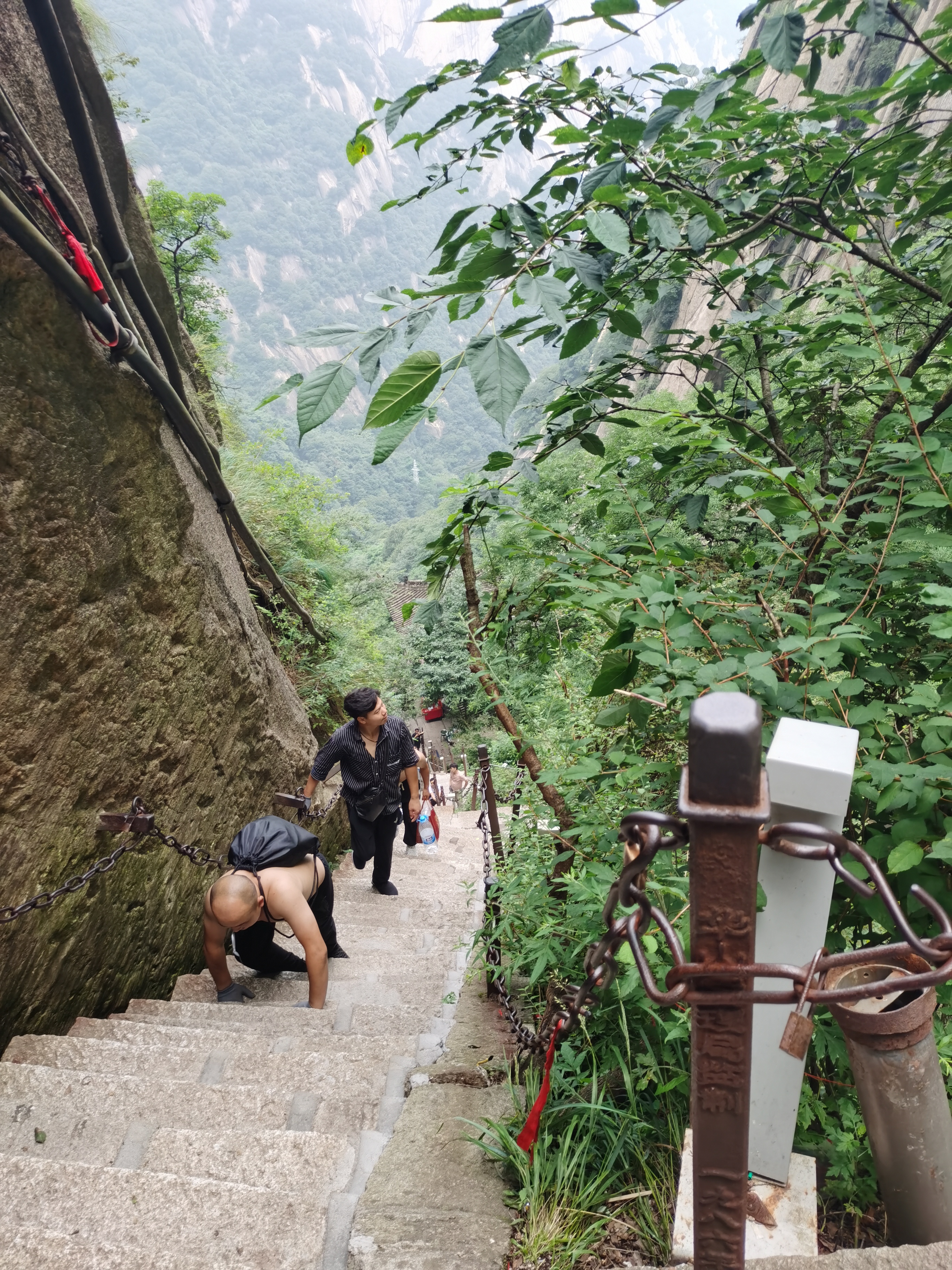 徒步华山悲惨场景,徒步华山要过哪些景观
