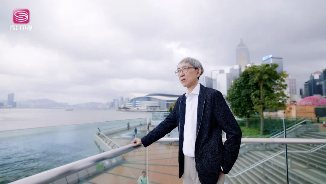 “兰桂坊之父”不喝酒，赛马会CEO属马……今晚21:25《香港，我们的故事》感受东方之珠的魅力