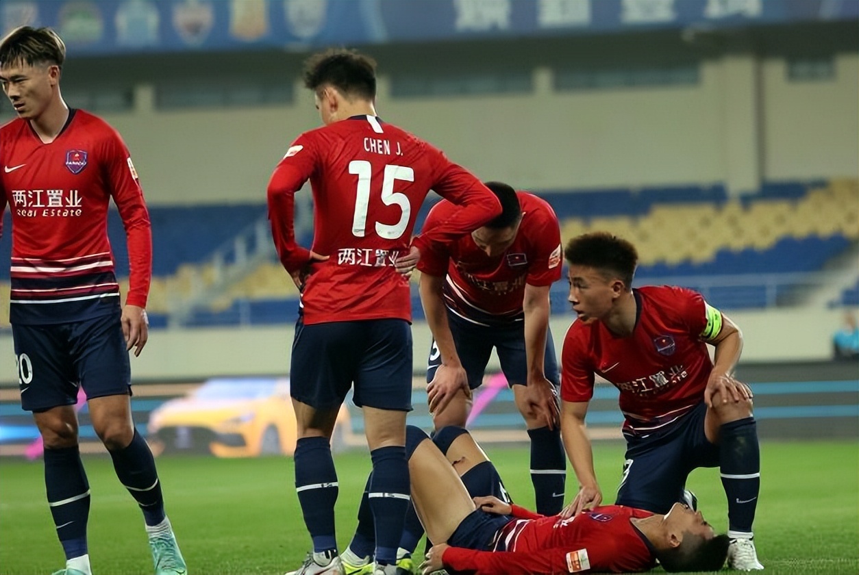 重庆当代2020足球队出征纪录片,重庆当代足球队比赛