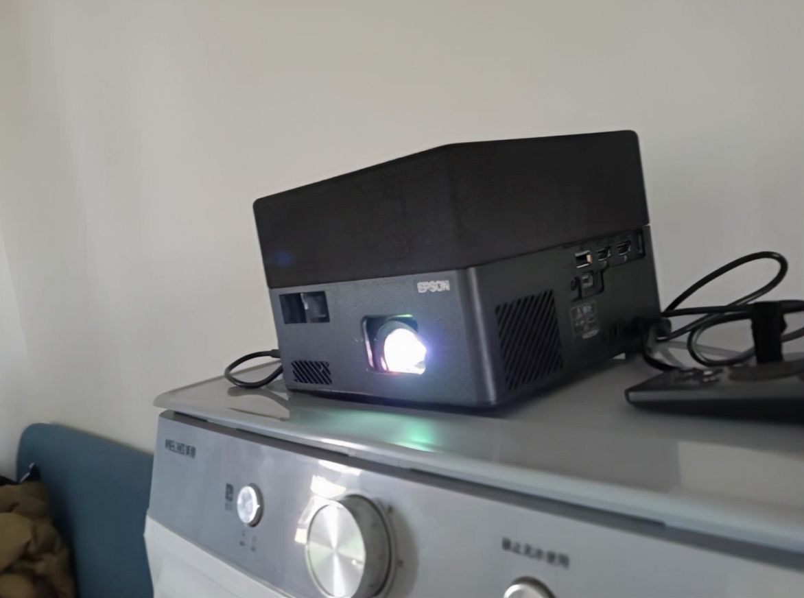 宏碁投影仪e8630与爱普生tw7000,4k家用激光投影仪评测对比
