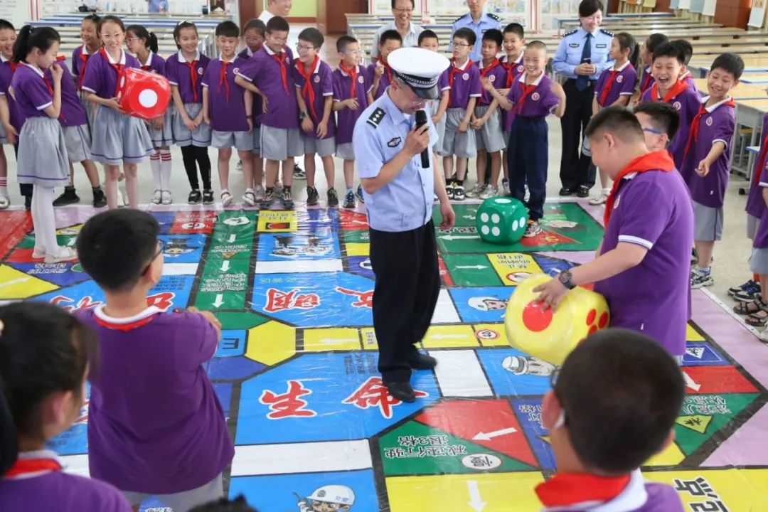 一盘“飞行棋”交规入心里