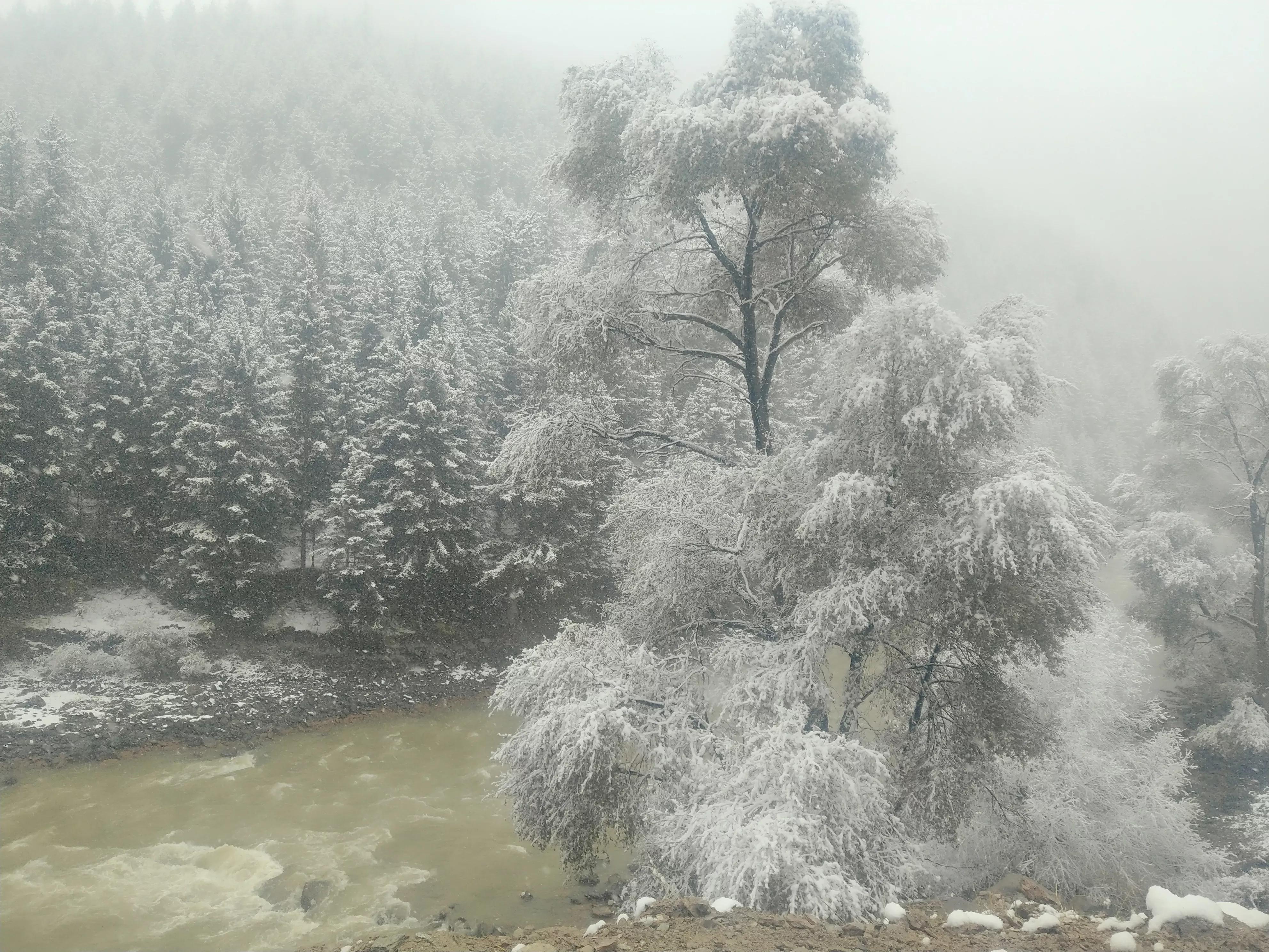 从甘肃翻越祁连山到青海,从肃北到青海沿途风景