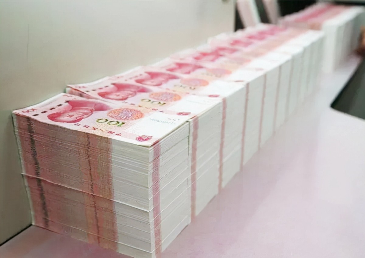 90后女出纳贪污720万案件初步调查,女会计贪污50万被判死刑