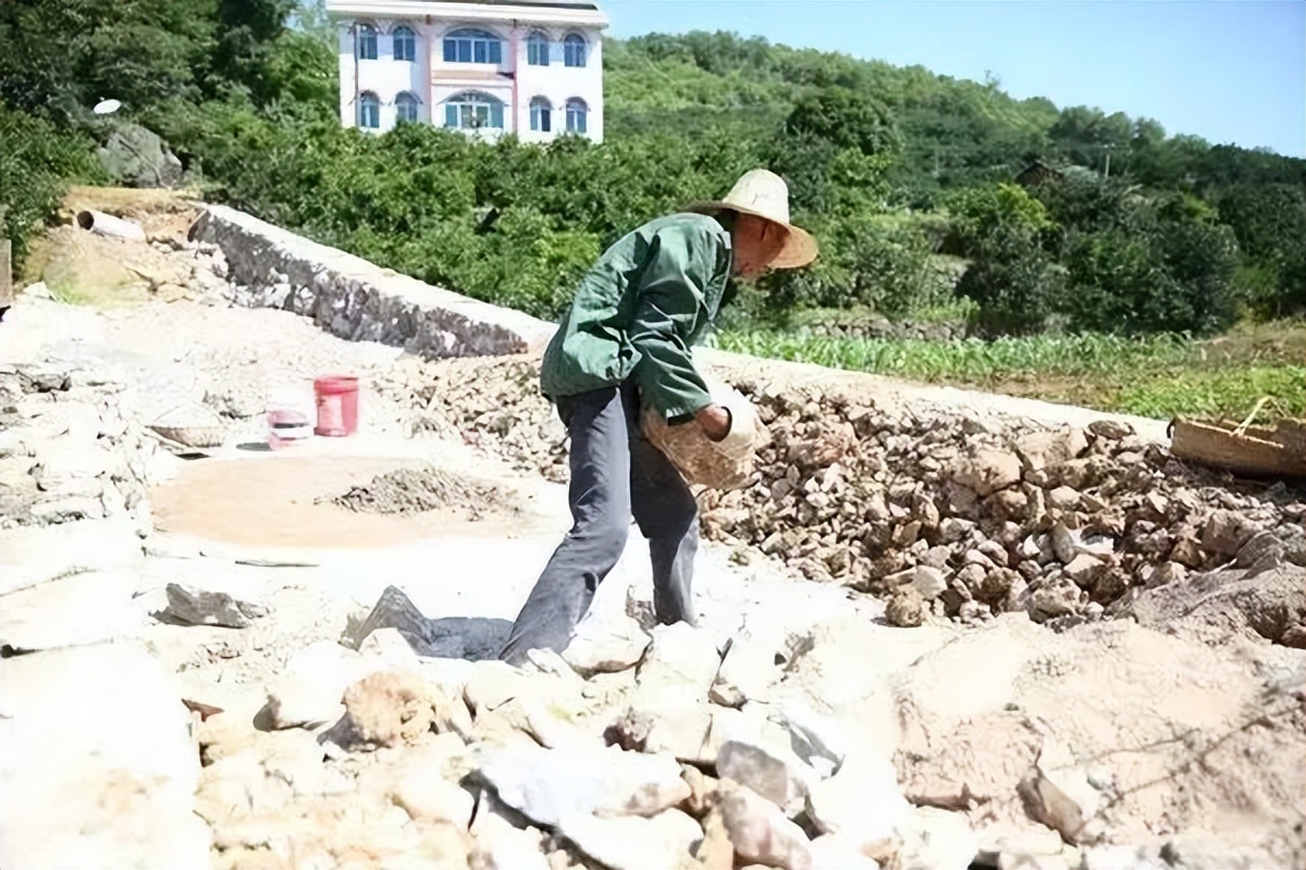 用劳动造福他人——他们花12年修了一条“夫妻路”