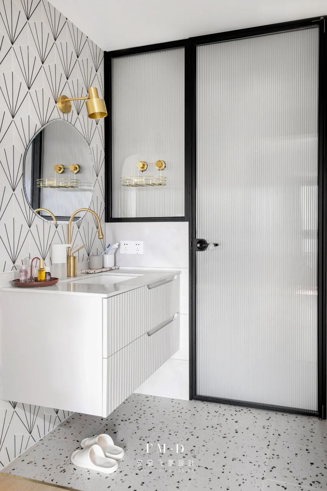 屋子太暗不想开灯怎么引进阳光,室内黑采光不好怎么办