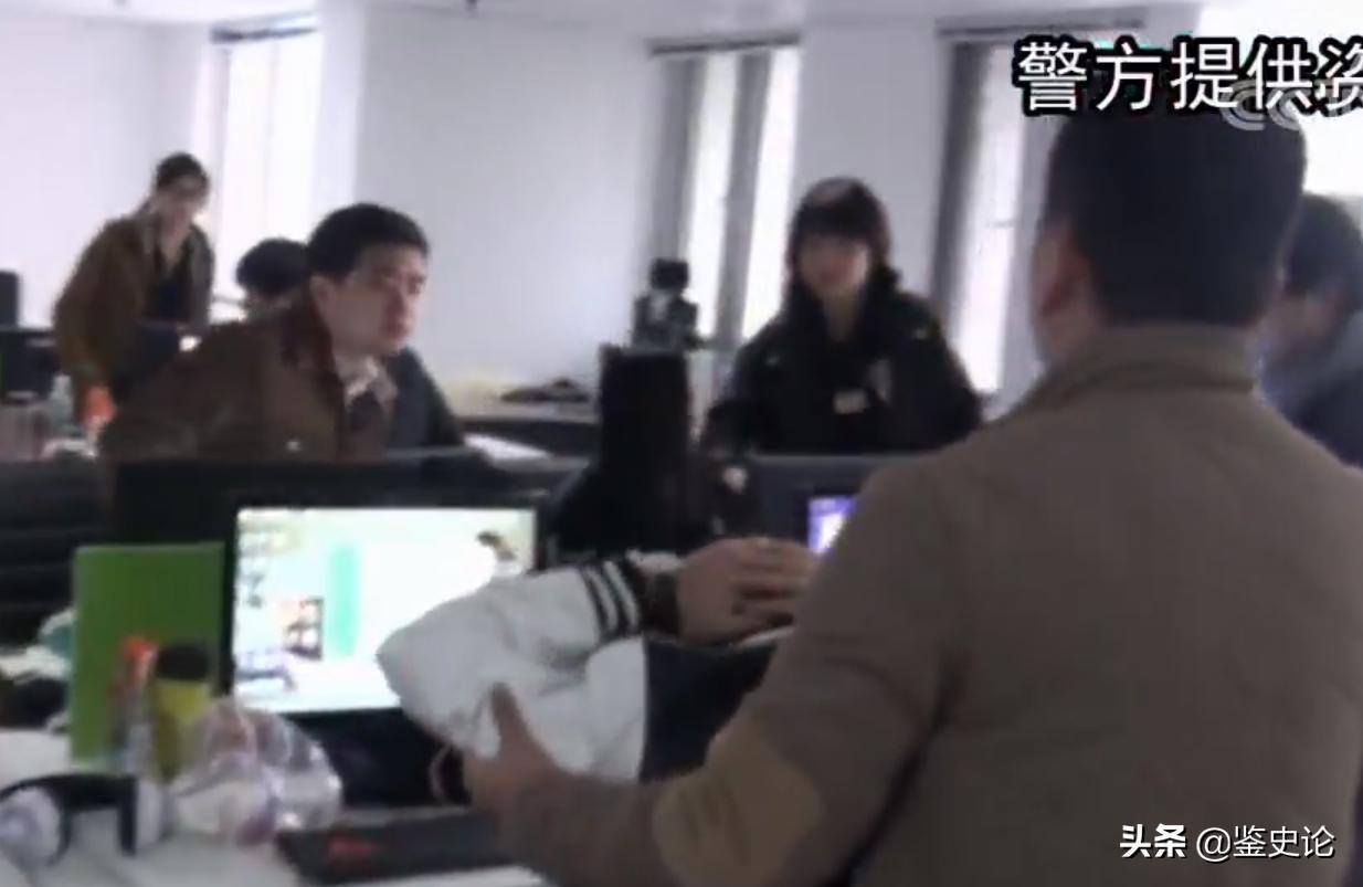 湖南小伙卖彩票一年挣80亿,湖南小伙在彩票店刮出100万大奖