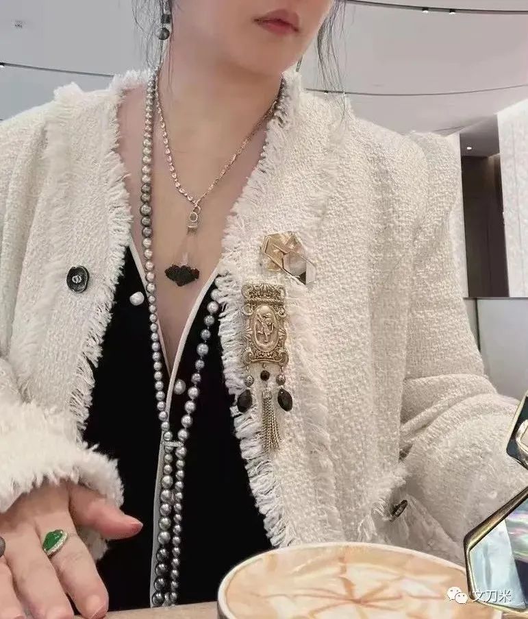 小香风全身黑,特别小香风