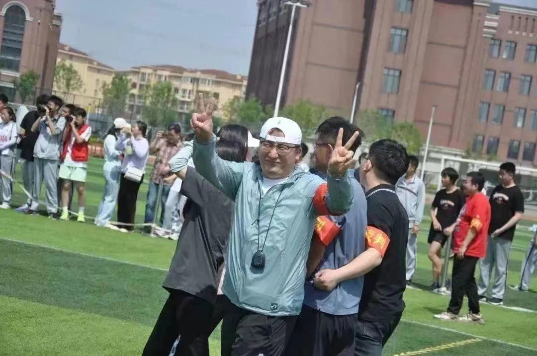 校园运动会开幕式展现青春活力,校园阳光体育运动会