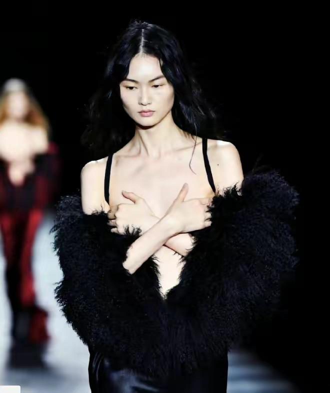 巴黎时装秀中国女模,巴黎时装秀女模西装