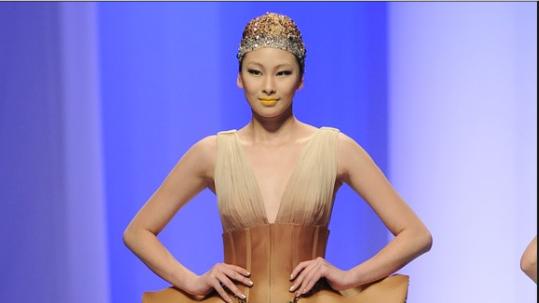 浅谈“朱岩”系列服装设计作品