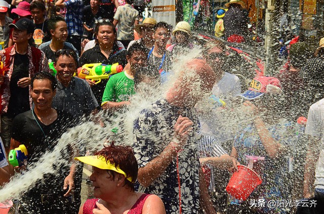 泰国误食大麻被抓,在泰国吸完毒回中国犯法吗
