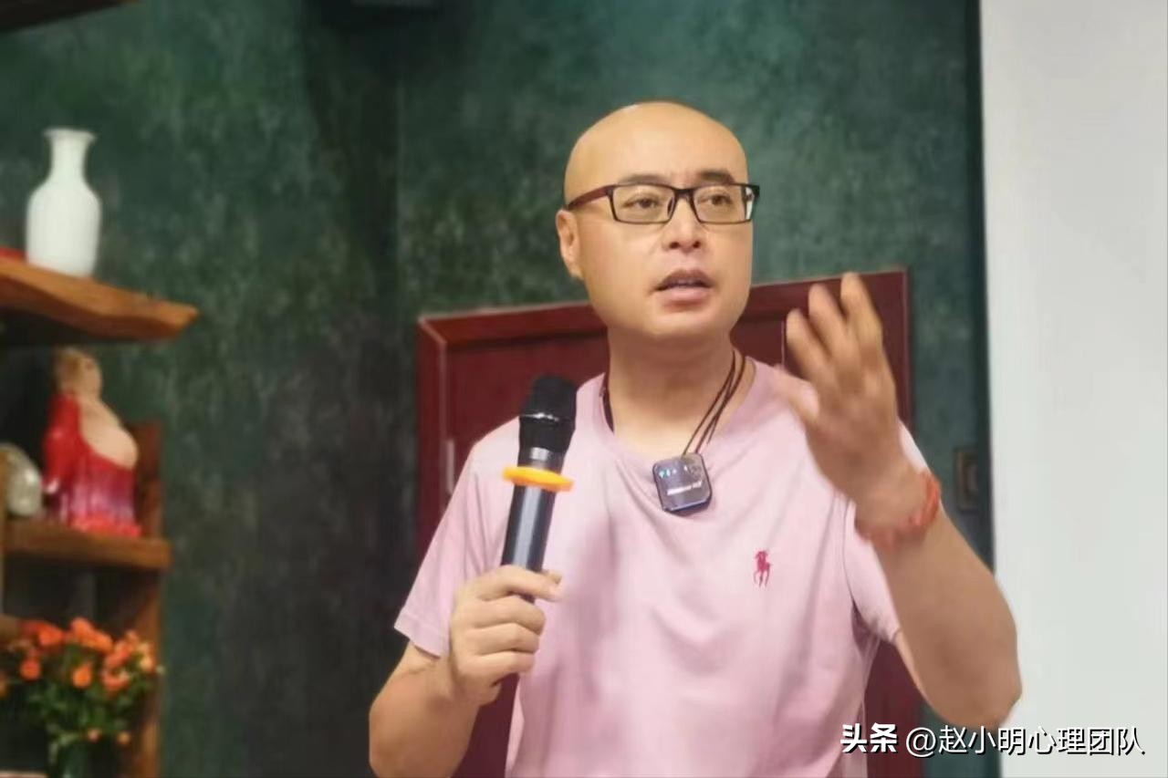 初中成绩退步家长该怎么沟通,孩子上学哭了一个月怎么办