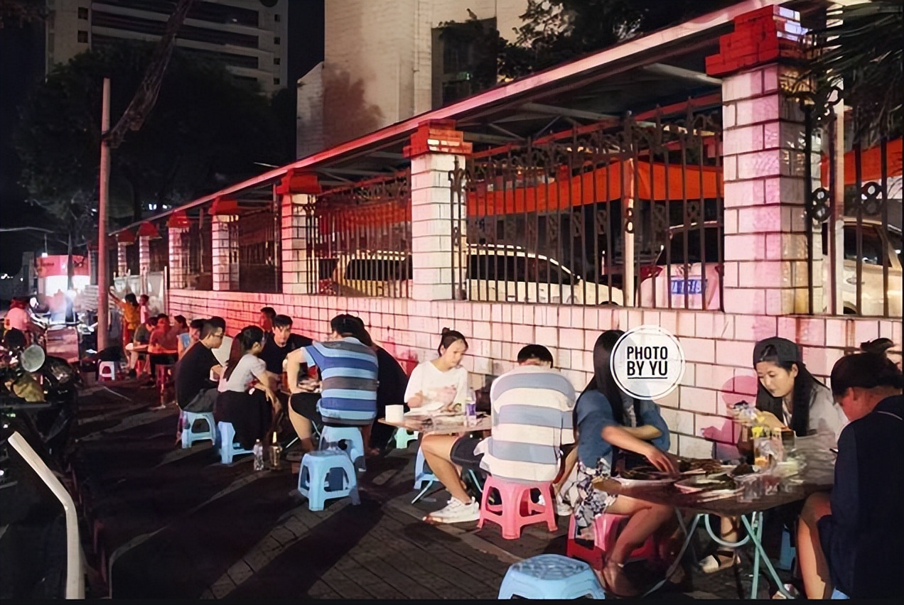 我，在南宁被裁员，为了生活选择摆摊卖夜宵，去年1年就赚了36万