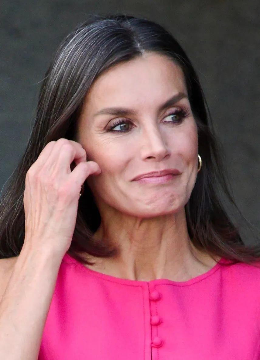 47岁西班牙王后现状,47岁西班牙王后颜值暴跌