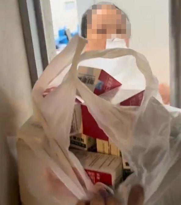 孩子感冒被药店开824元药,小孩感冒药店配800元药