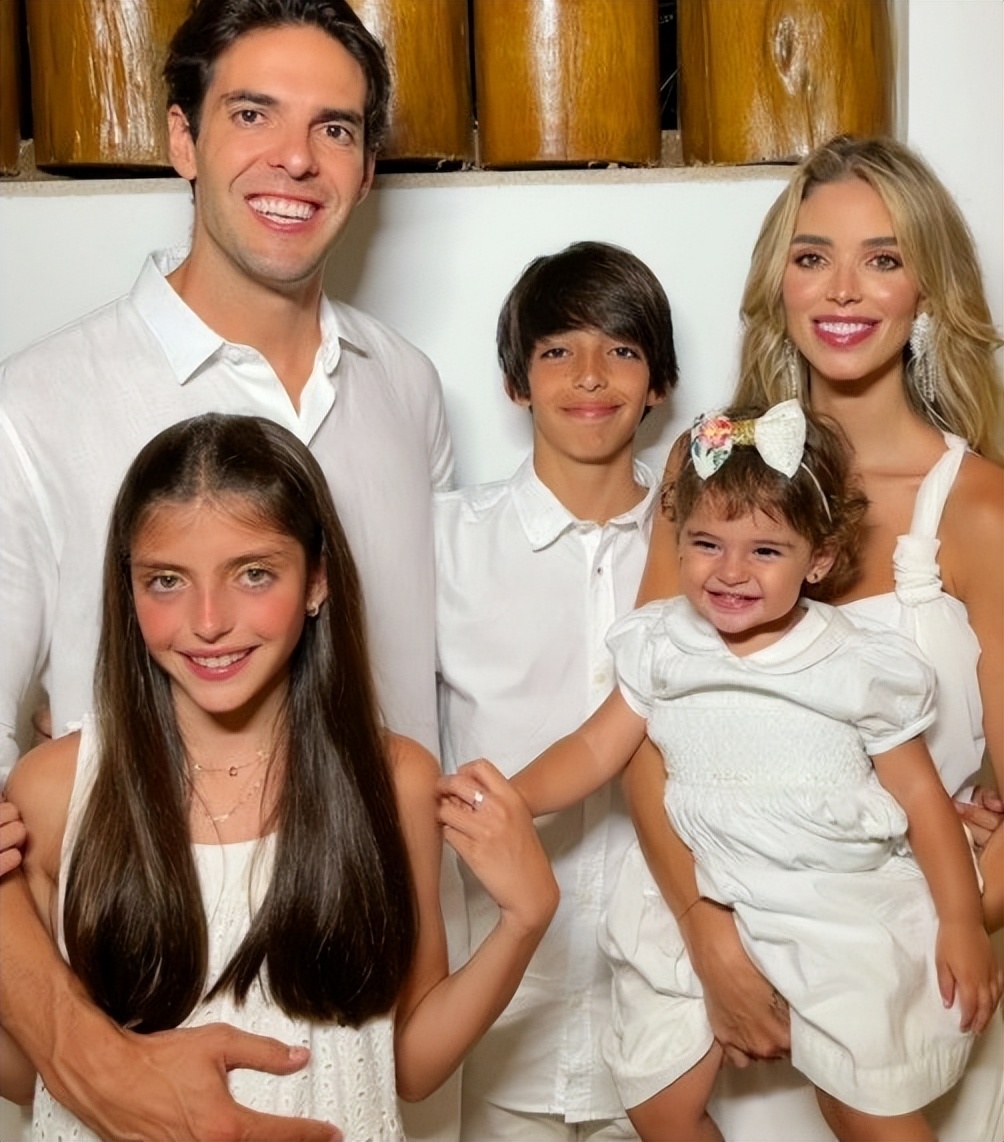 卡卡是足球界的颜值巅峰的照片,足球金童卡卡最新消息