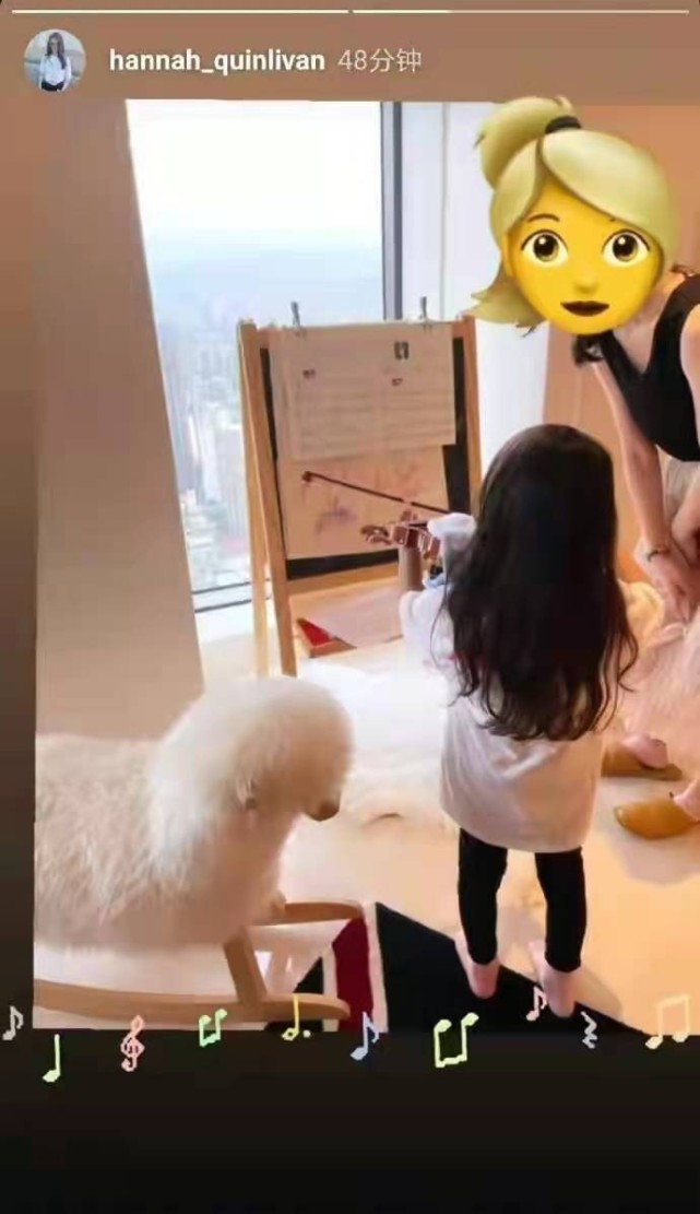 周杰伦晒女儿近照曝光,周杰伦晒三胎女儿背影照