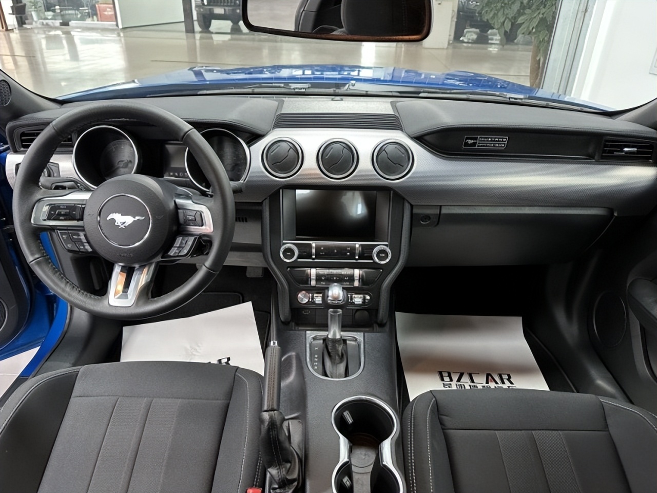 福特野马跑车都有哪些,福特野马跑车什么配置带天窗