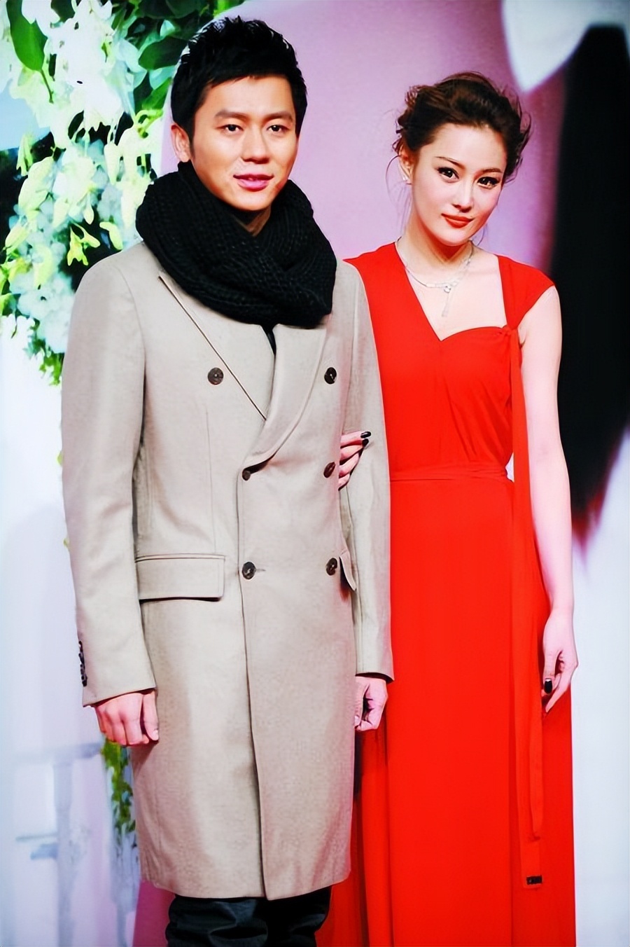 张馨予老公何捷的收入,张馨予老公何捷是做什么工作的