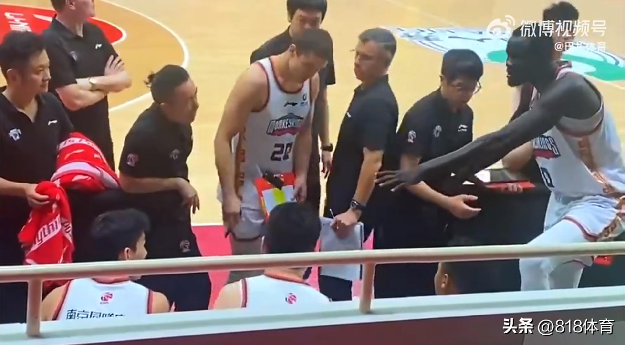 西热力江怒斥外援皮特森说的什么,西热力江给外援皮特森送亲笔信