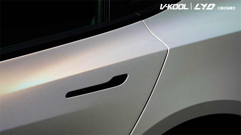 特斯拉model3改色镭射白,特斯拉model3改色流光溢彩