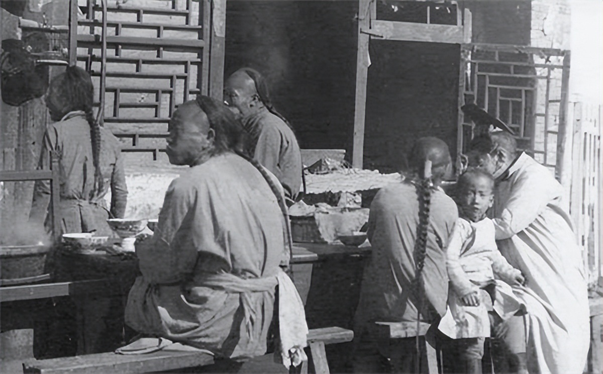 清朝灭亡后皇室贵族都去哪里,清朝灭亡后皇室人都去了哪个省