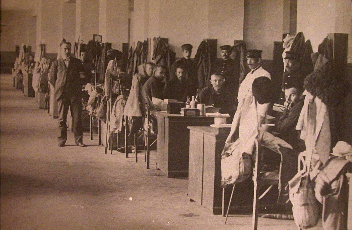 30张真实又罕见的老照片，阴毛假发工作者，我怀疑他用错地方了