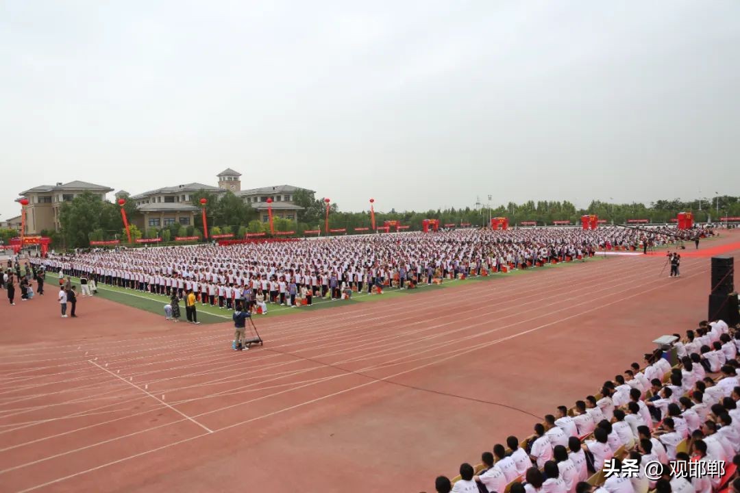 以爱之名育心成长主题活动,成人礼仪式学校举办