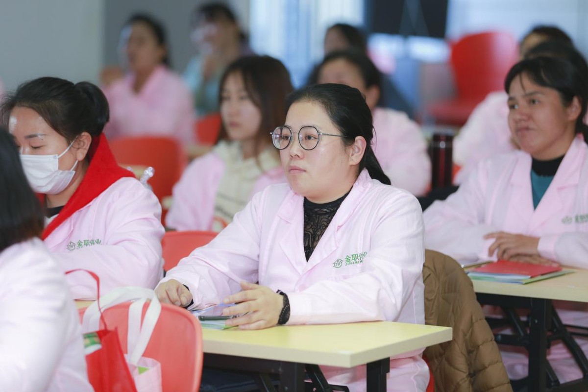 盛况空前｜金职伟业月嫂、催乳、产康三班连开