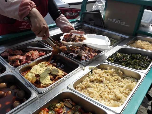 我38岁了应该干点啥赚钱,我四十多岁靠摆地摊养活自己