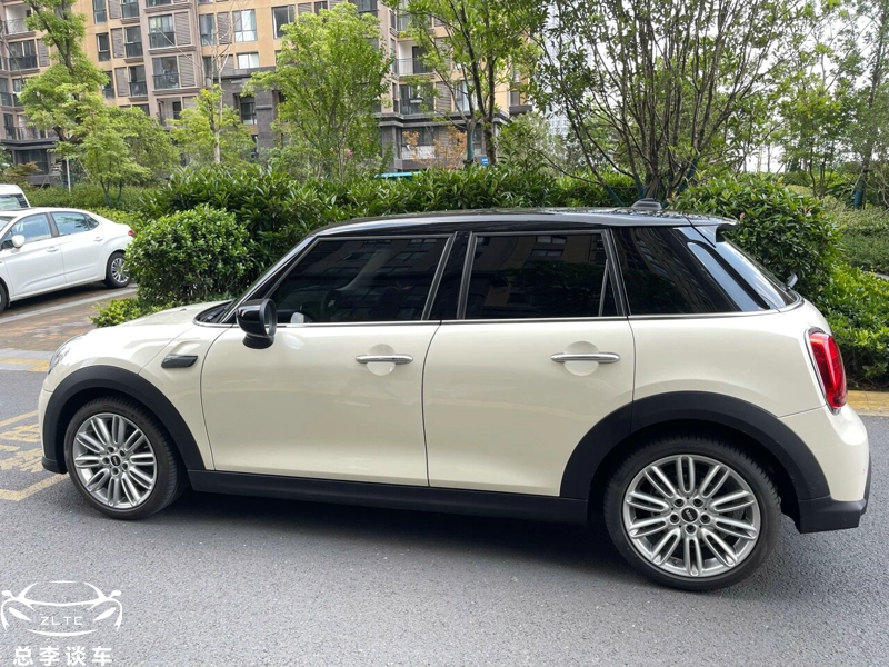 个头小买轿车还是suv好,个头小价位在30万左右的车